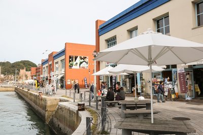 🛍️ 해협 광장 (가이쿄 플라자)